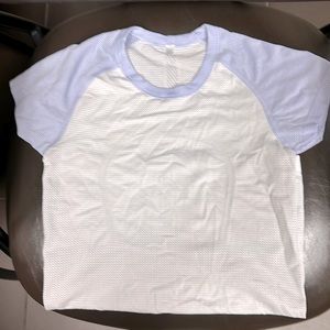 Lululemon size 6 T shirt